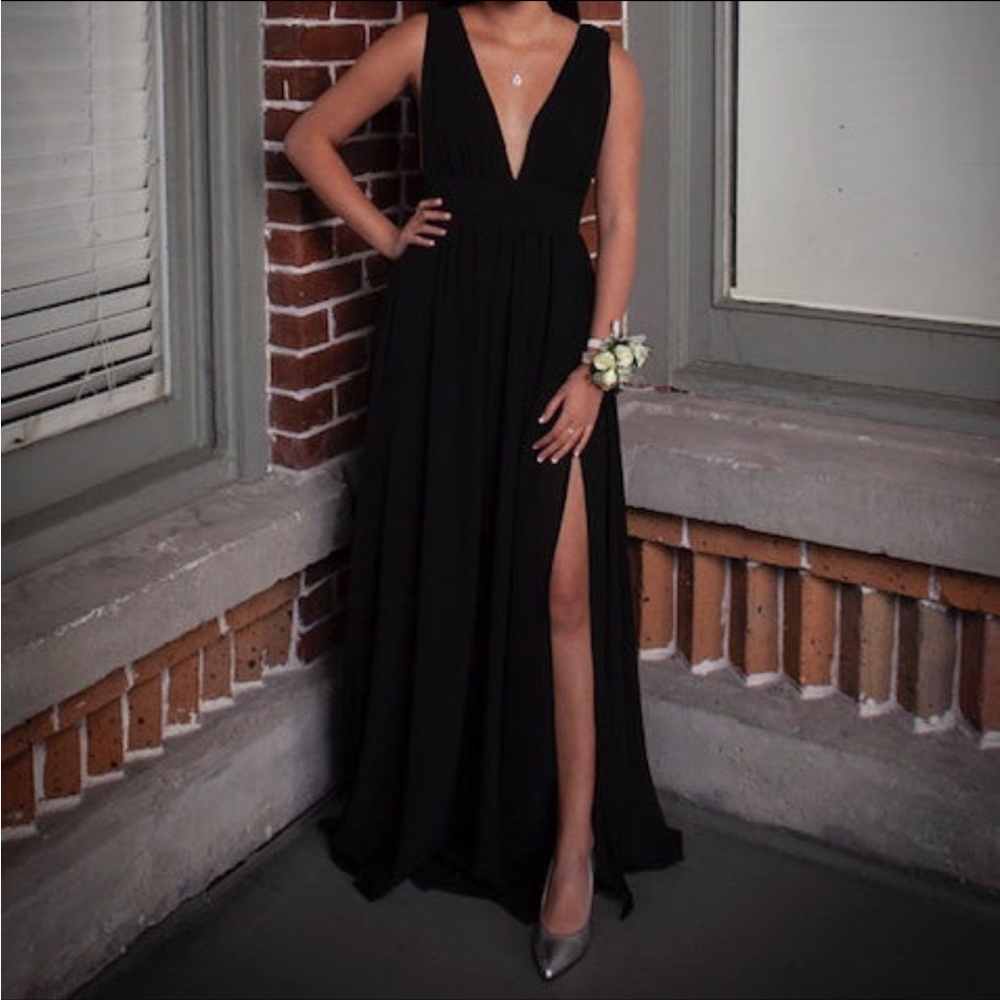 Lulu’s Black Maxi Dress Size xs